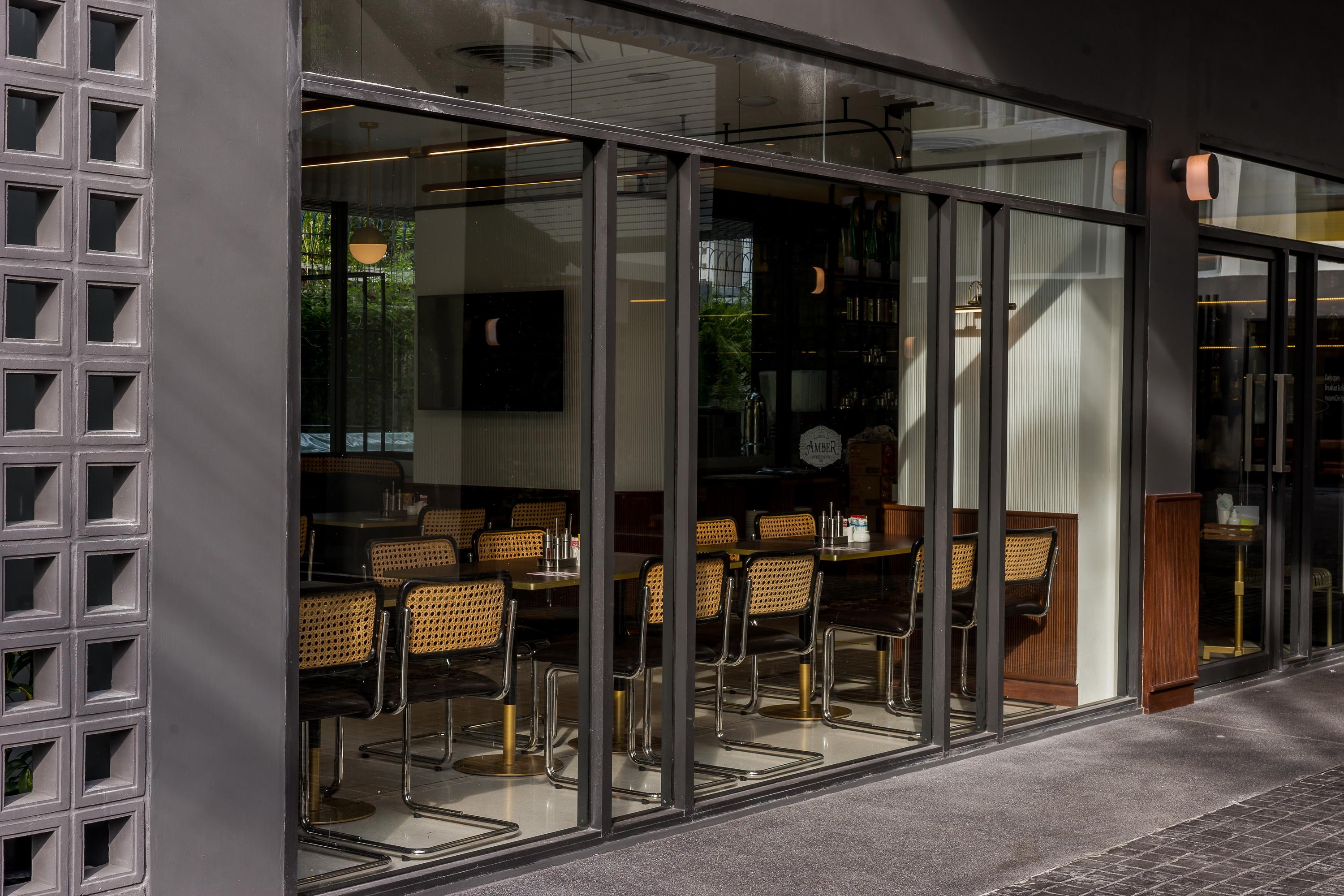Hotel Amber Sukhumvit 85 Banguecoque Exterior foto