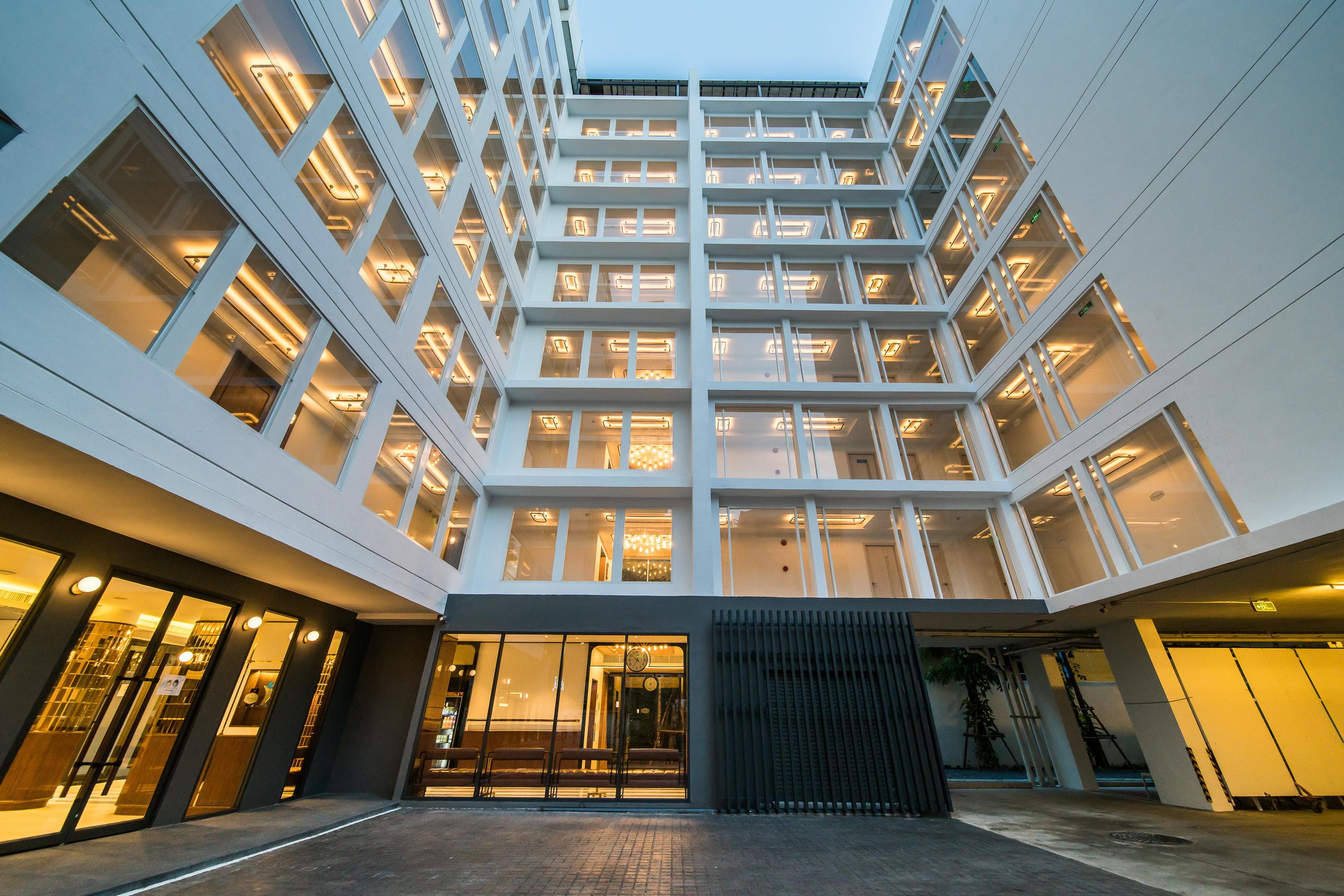 Hotel Amber Sukhumvit 85 Banguecoque Exterior foto